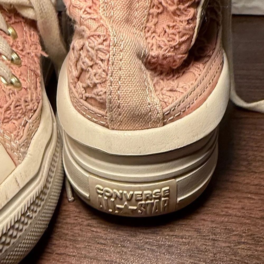 Converse Kid’s Lace Pink and Cream High-Tops
